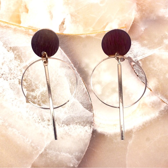 ❤️Modern Chic Gold Hoop Bar Earrings - Picture 2 of 4